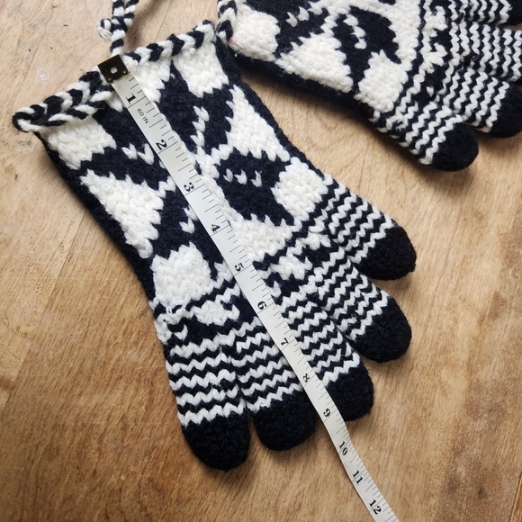 Handmade Wool Blend Knit Gloves - Picture 7 of 9